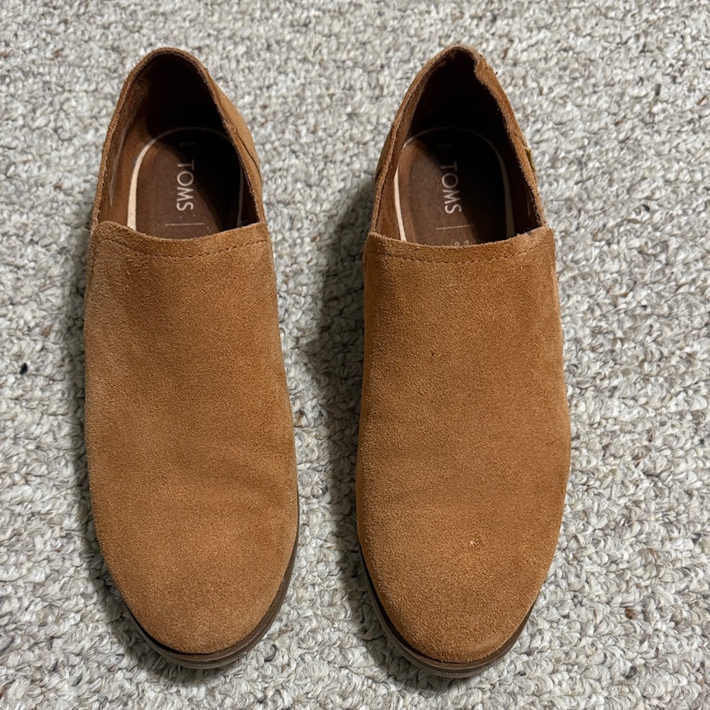 TOMS Women’s Tan Suede Shoes